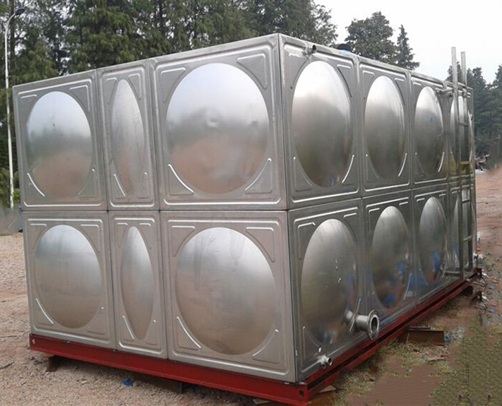 生活與消防不銹鋼水箱在應(yīng)用上有何不同？