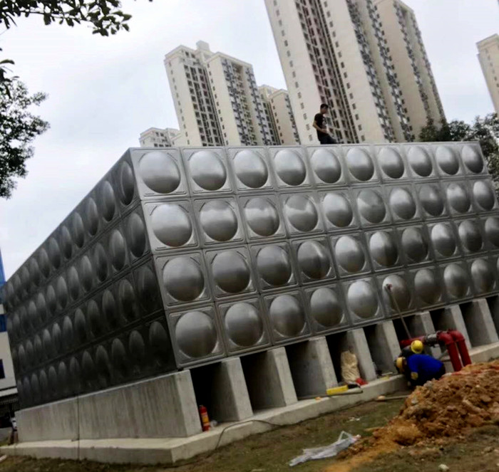 工業(yè)上使用方形不銹鋼水箱較多的原因