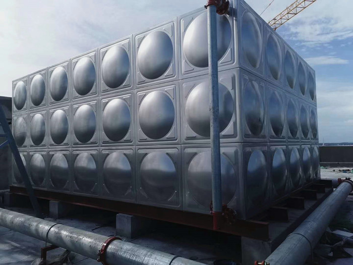 鑄鐵管如何跟生活不銹鋼水箱開孔對(duì)接呢？