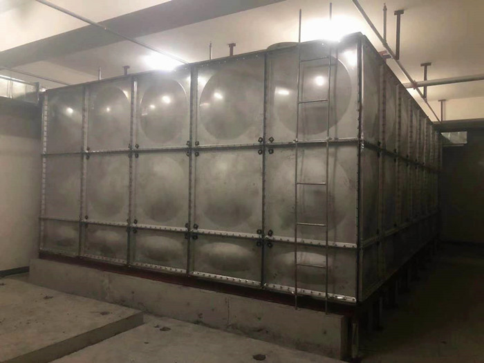 再次強調(diào)鍍鋅水箱的安裝