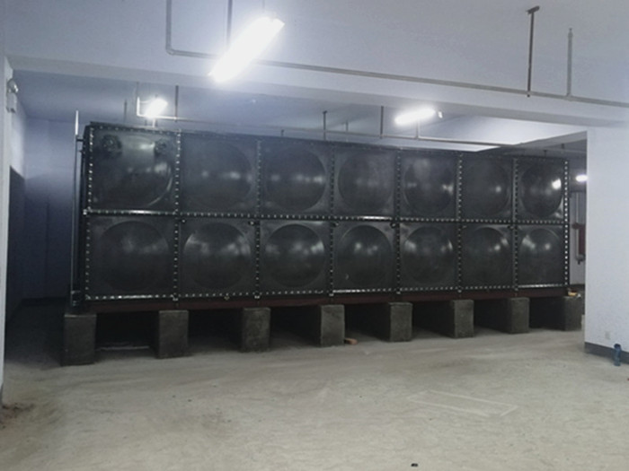 選購(gòu)搪瓷鋼板水箱的時(shí)候要注意下面兩點(diǎn)