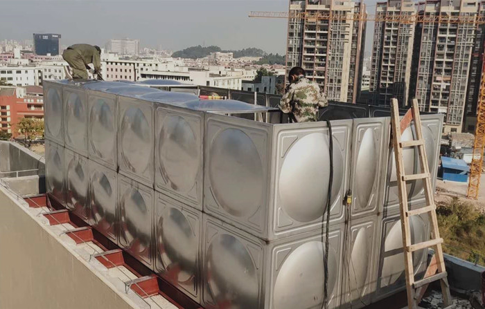 購買不銹鋼水箱時(shí)應(yīng)該注意哪些?