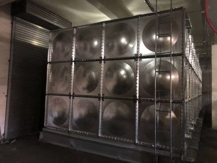 為什么鍍鋅水箱內(nèi)出現(xiàn)青苔呢？