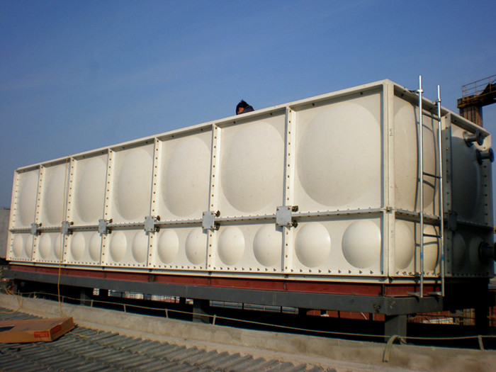 玻璃鋼水箱和其他鋼制水箱相比優(yōu)點(diǎn)在哪里？