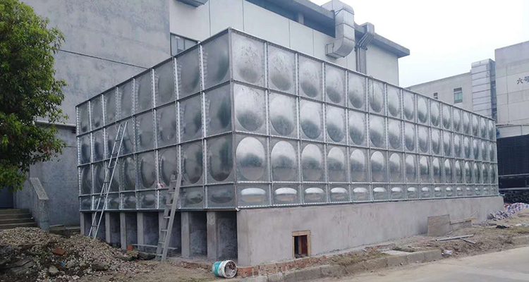 為什么鍍鋅水箱會(huì)取代鋼筋混凝土水箱呢?
