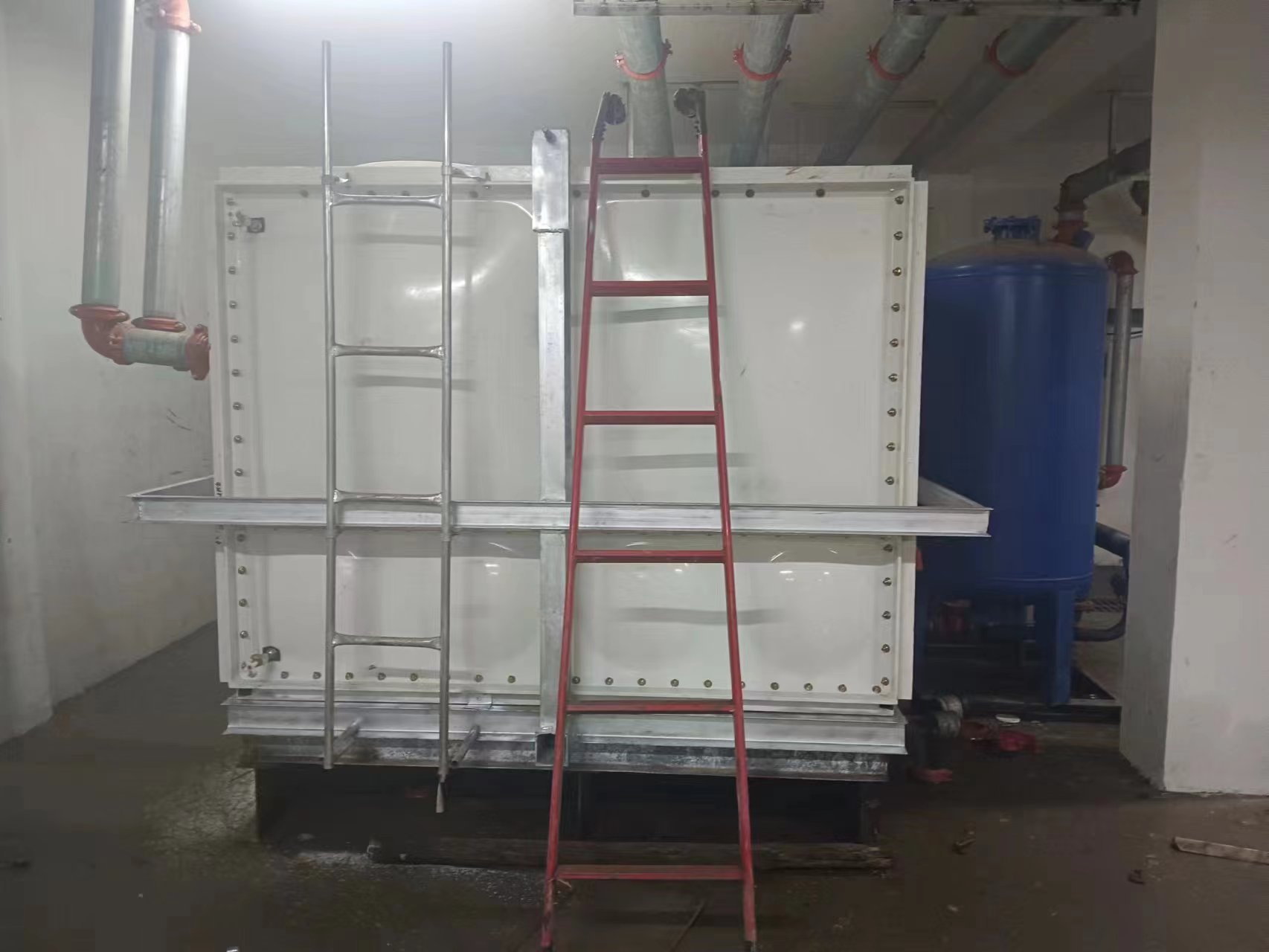 山東玻璃鋼無內(nèi)件水箱