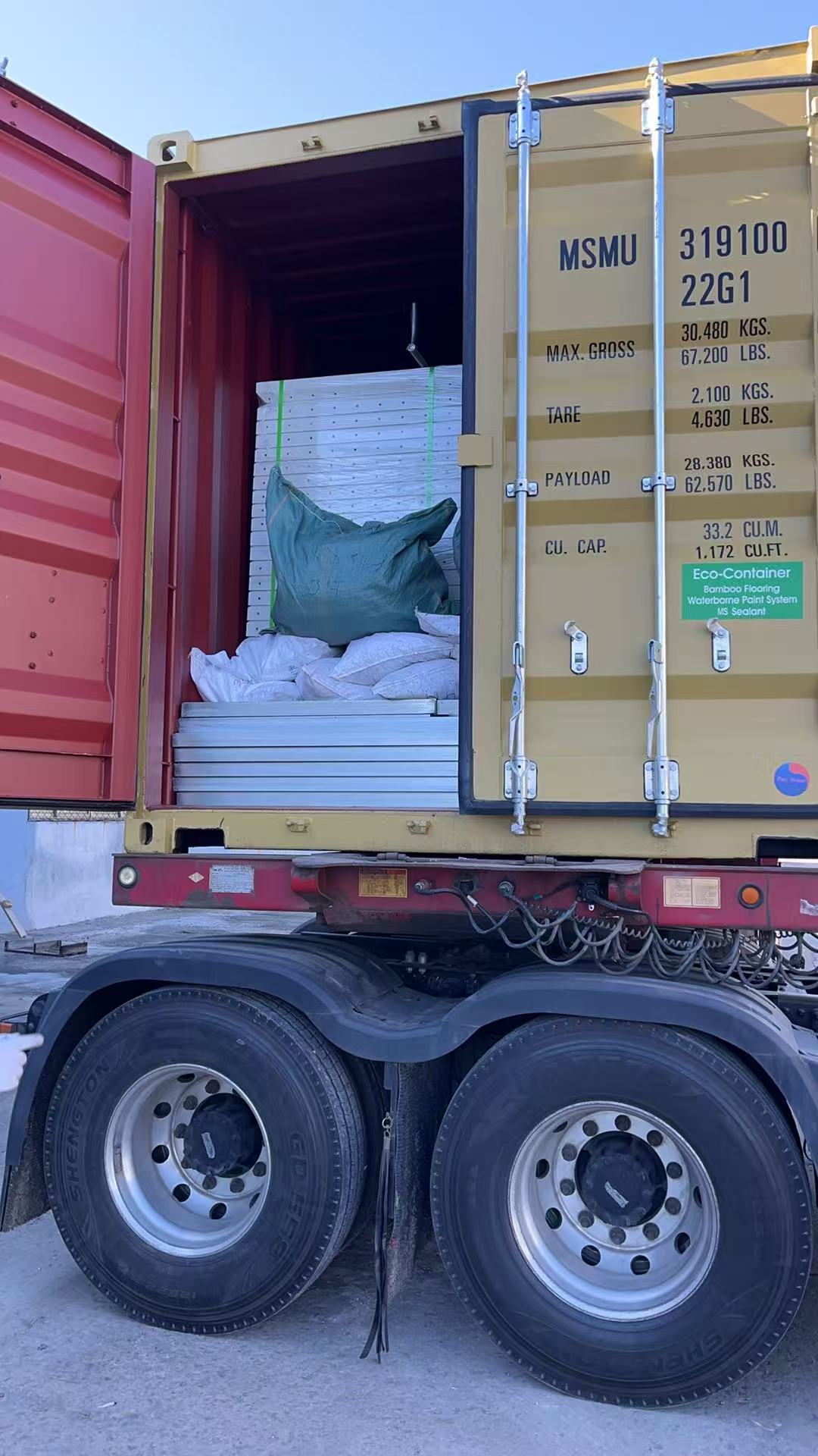 出口馬爾代夫玻璃鋼水箱裝車(chē)發(fā)貨